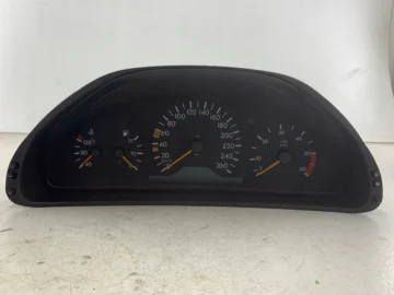 MERCEDES W210 3.0 TD LICZNIK ZEGARY 2105403348
