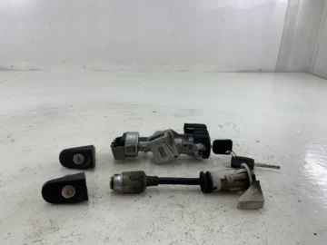 FORD FOCUS MK2 STACYJKA WKŁADKA + KLUCZYK + ZAMEK MASKI 3M513F880AB