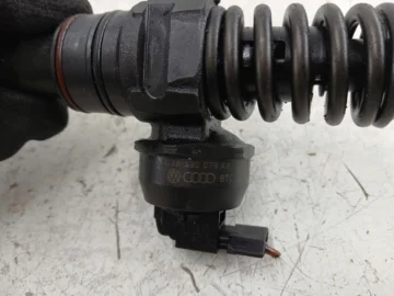 AUDI A4 B6 VW PASSAT B5 FL 1.9 TDI POMPOWTRYSKIWACZ POMPOWTRYSK 038130073AR
