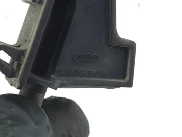 AUDI A4 B5 LIFT DYSZA SPRYSKIWACZA LEWA 8D0955987A - zdjęcie 2