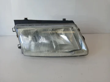 VW PASSAT B5 LAMPA PRAWA PRZÓD