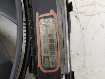 AUDI A4 B6 1.8 T WENTYLATOR CHŁODNICY 8E0121205S - zdjęcie 2