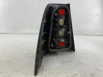 MERCEDES W202 KOMBI LAMPA PRAWA TYŁ CIEMNA TUNING - zdjęcie 2