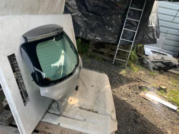 TOYOTA YARIS II KLAPA BAGAŻNIKA 1F8 - zdjęcie 4