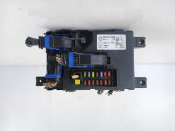 FIAT GRANDE PUNTO SKRZYNKA BEZPIECZNIKÓW BSI 00517817580