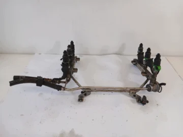AUDI A4 B6 2.4 LISTWA WTRYSKOWA 078133681AJ - zdjęcie 2