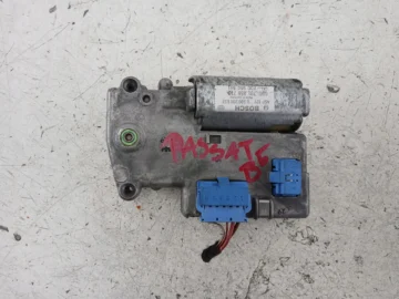 SEAT ALTEA I PASSAT B5 SILNICZEK SZYBERDACHU 8D0959591