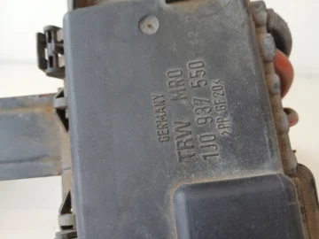 VW GOLF IV SKODA OCTAVIA I SKRZYNKA BEZPIECZNIKÓW 1J0937550 - zdjęcie 4