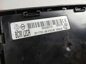 RENAULT CLIO III SKRZYNKA BEZPIECZNIKÓW MODUŁ BCM 8200343733 - zdjęcie 5