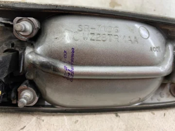 CHRYSLER VOYAGER IV KLAMKA ZEWNĘTRZNA PRAWA PRZÓD SREBRNA - zdjęcie 5