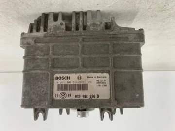 VW GOLF III 1.6 STEROWNIK SILNIKA 032906026D