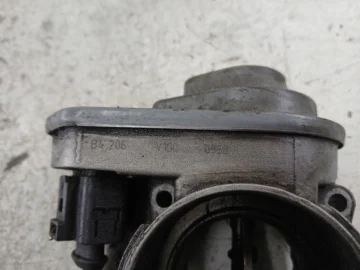AUDI A3 8P VW GOLF V OCTAVIA II 1.9 TDI PRZEPUSTNICA 038128063G - zdjęcie 5