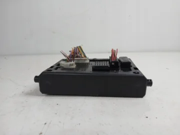 RENAULT CLIO III SKRZYNKA BEZPIECZNIKÓW MODUŁ BCM 8200343733 - zdjęcie 3