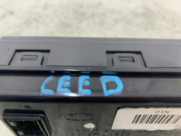 KIA CEED I WYŚWIETLACZ RADIA - zdjęcie 3