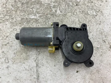 MERCEDES W168 SILNICZEK SZYBY PRAWY PRZÓD 0130821672 - zdjęcie 4