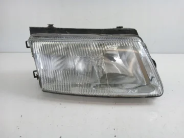 VW PASSAT B5 LAMPA PRAWA PRZÓD