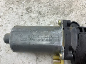 MERCEDES W168 SILNICZEK SZYBY PRAWY PRZÓD 0130821672 - zdjęcie 3