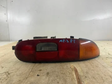 MAZDA MX-3 LAMPA PRAWY TYŁ