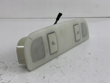 AUDI A6 C6 OŚWIETLENIE KABINY LAMPKA WNĘTRZA