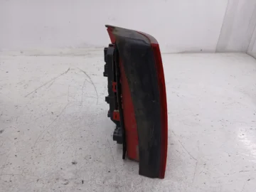 VW GOLF IV KOMBI LAMPA PRAWA TYŁ - zdjęcie 4