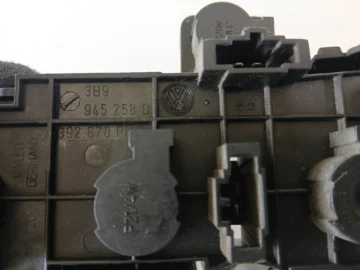 VW PASSAT B5 LIFT KOMBI WKŁAD LAMPY PRAWY TYŁ 3B9945258B - zdjęcie 2