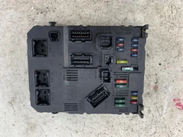 PEUGEOT CITROEN SKRZYNKA BEZPIECZNIKÓW MODUŁ BSI 9652474980