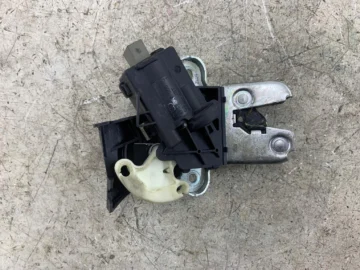 AUDI A8 D3 ZAMEK KLAPY BAGAŻNIKA 4F5827505D