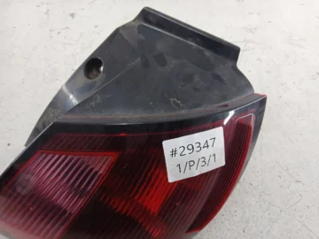 MITSUBISHI COLT VI LAMPA PRAWA TYŁ CIEMNA - zdjęcie 5