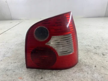 VW POLO IV 9N LAMPA PRAWA TYŁ