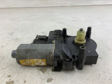 AUDI A6 C5 SILNICZEK SZYBY LEWY PRZÓD 0130821775