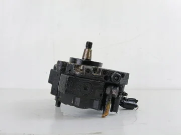 BMW E46 E90 E60 E87 2.0 D POMPA WTRYSKOWA 7788670