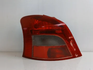 TOYOTA YARIS II LAMPA LEWA TYŁ