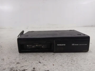 VOLVO V70 II ZMIENIARKA PŁYT CD 6 PŁYT 8622225 - zdjęcie 2