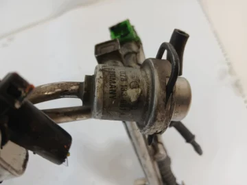 AUDI A4 B6 2.4 LISTWA WTRYSKOWA 078133681AJ - zdjęcie 3