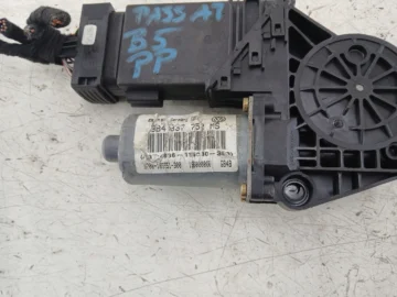 VW PASSAT B5 LIFT SILNICZEK SZYBY PRAWY PRZÓD 3B4837752MS - zdjęcie 4