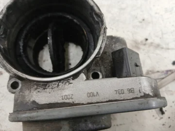 AUDI A3 8P VW GOLF V OCTAVIA II 1.9 TDI PRZEPUSTNICA 038128063G - zdjęcie 3