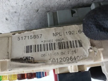 FIAT STILO BRAVO SKRZYNKA BEZPIECZNIKÓW 51715857 - zdjęcie 2
