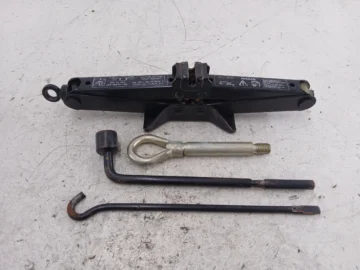 NISSAN ALMERA N16 LEWAREK PODNOŚNIK UCHO KLUCZ 99550BM400