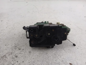 VW PASSAT B5 ZAMEK DRZWI PRAWY PRZÓD - zdjęcie 4