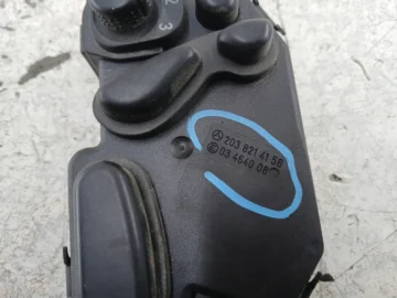 MERCEDES W203 PANEL PRZEŁĄCZNIK FOTELA LEWY PRZÓD 2038214158 - zdjęcie 4