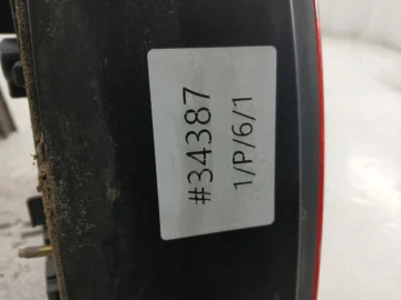 VW BORA I LAMPA PRAWA TYŁ TYLNA SEDAN - zdjęcie 5