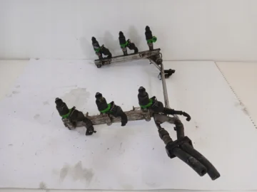 AUDI A4 B6 2.4 LISTWA WTRYSKOWA 078133681AJ - zdjęcie 4