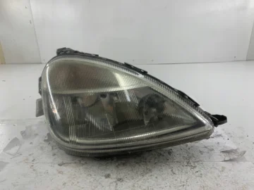 MERCEDES W168 LAMPA PRAWA PRZÓD A1688201061