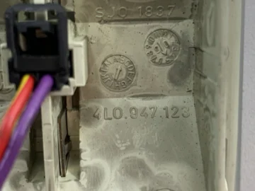 AUDI A6 C6 LAMPKA OŚWIETLENIE KABINY WNĘTRZA 4L0947123 - zdjęcie 3