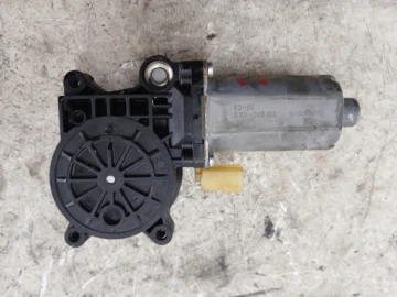 VOLVO V70 II SILNICZEK SZYBY PRAWY TYŁ 0130821776 - zdjęcie 2