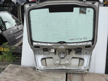 SKODA OCTAVIA I KLAPA BAGAŻNIKA HB SREBRNA - zdjęcie 4