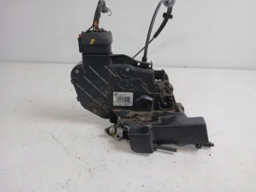 VOLVO V70 III ZAMEK DRZWI LEWY PRZÓD 31253673