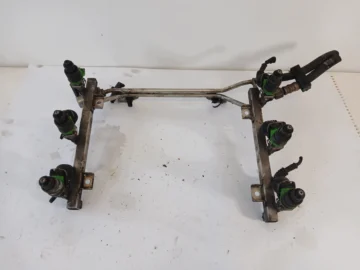 AUDI A4 B6 2.4 LISTWA WTRYSKOWA 078133681AJ