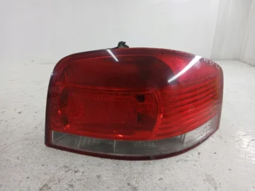 AUDI A3 8P 3D LAMPA PRAWA TYŁ TYLNA