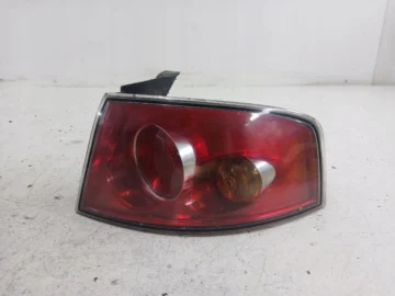 SEAT IBIZA III LAMPA PRAWA TYŁ